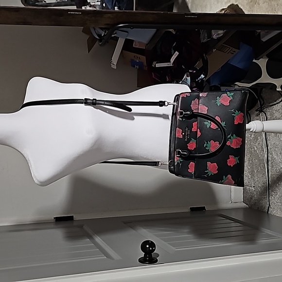 Kate spade black with red roses purse with matching wallet - Picture 1 of 8